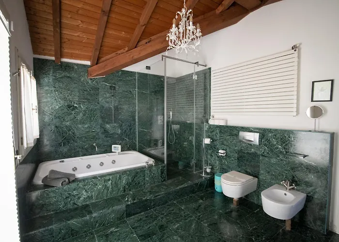 Villa Rina Deluxe And Cottage